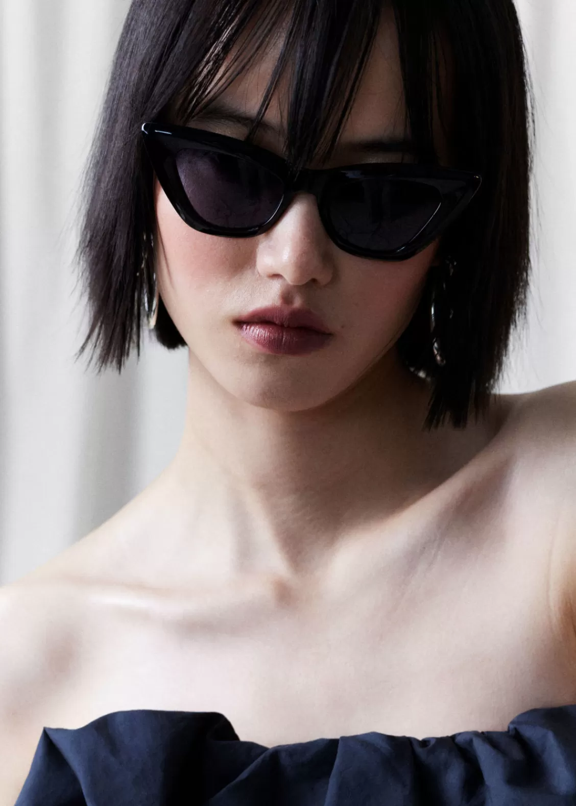 & Other Stories Sunglasses | Edgy Cat-Eye Sunglasses Black